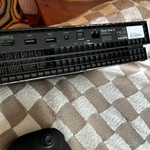 Microsoft Xbox one x project Scorpio limited edition & matching controller 1 tb - Picture 4 of 5